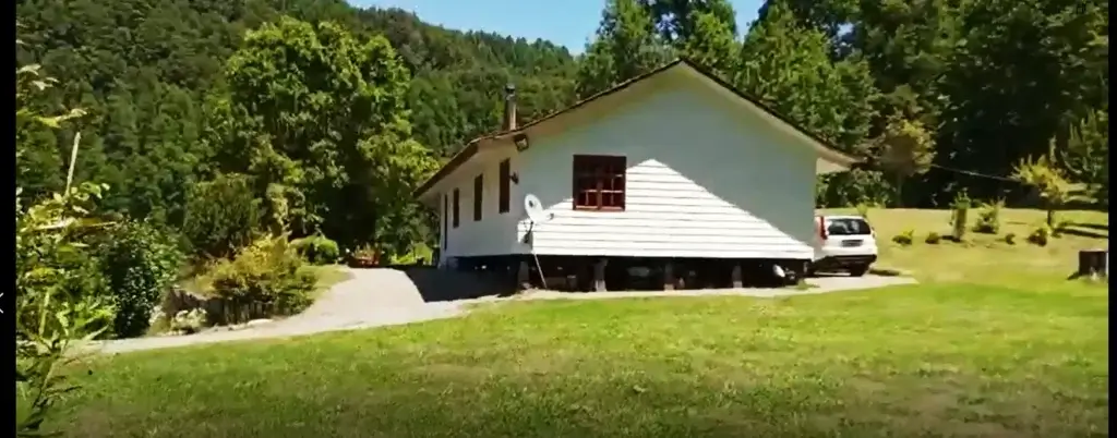 Parcela Exclusiva en Venta en Pucón – Casa y Paisaje Único