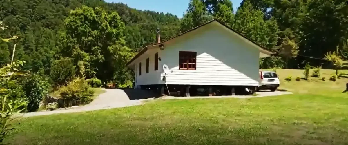 Parcela Exclusiva en Venta en Pucón – Casa y Paisaje Único