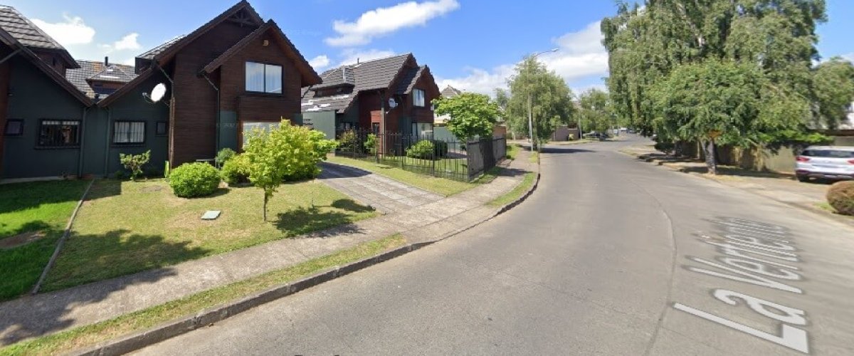 Vista del entorno residencial de calle La Vertiente en Lomas de Mirasur, Casa familiar en Venta. Temuco, cercano a servicios y áreas verdes (Gentileza Google Earth).